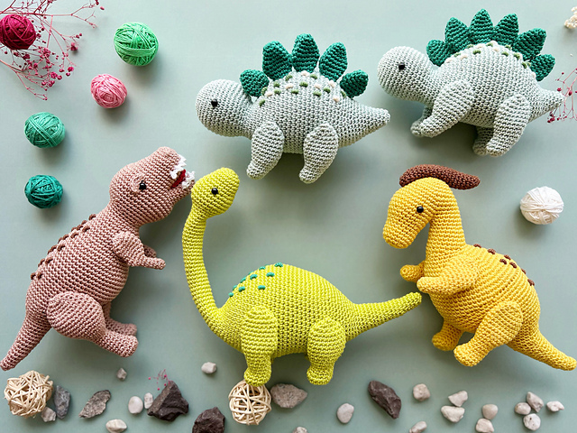 crocheted dinosaurs