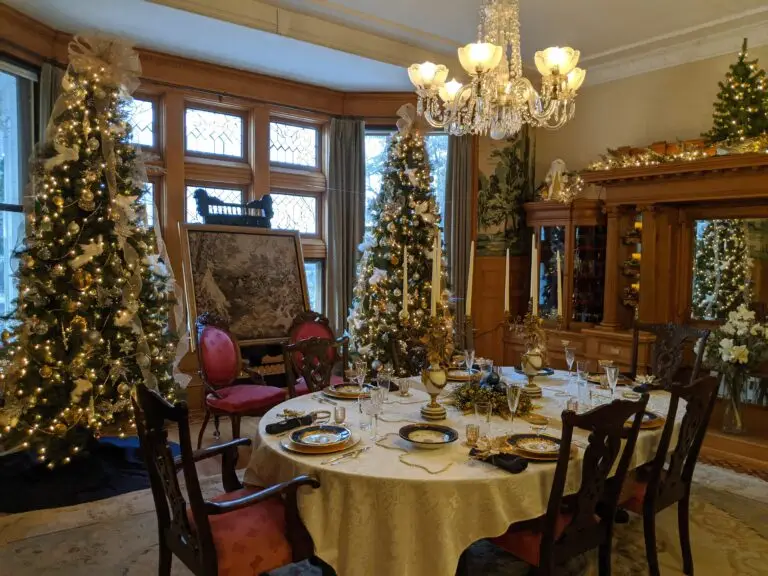 victorian dining room decorated for Christmas