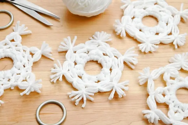 snowflakes made on a ring with white yarnwh